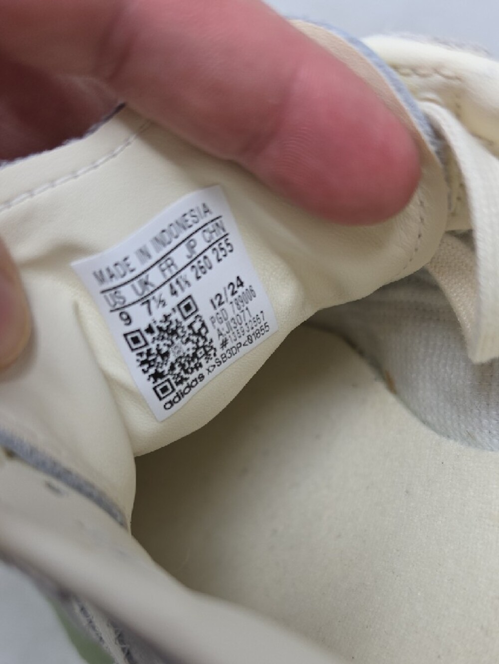 adidas Women's Sambae Platform Sneakers in Off-White and Light Green Sole Size 9 - Picture 6 of 6